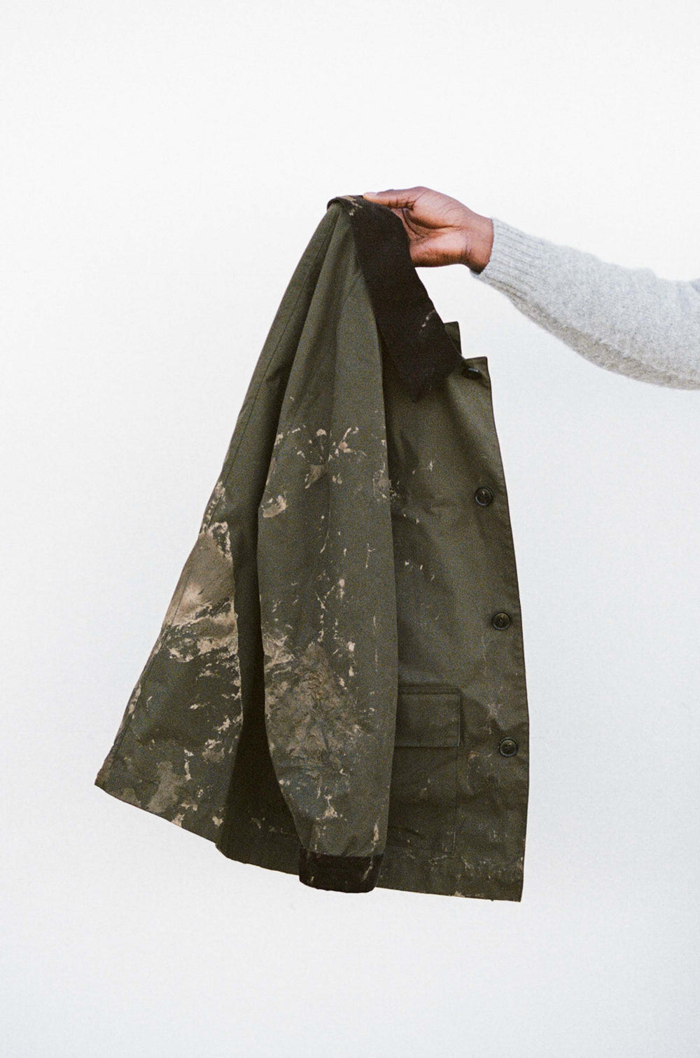 Gallery images of the BATCH NO.17 - ARCHIVE OLIVE - MEN'S