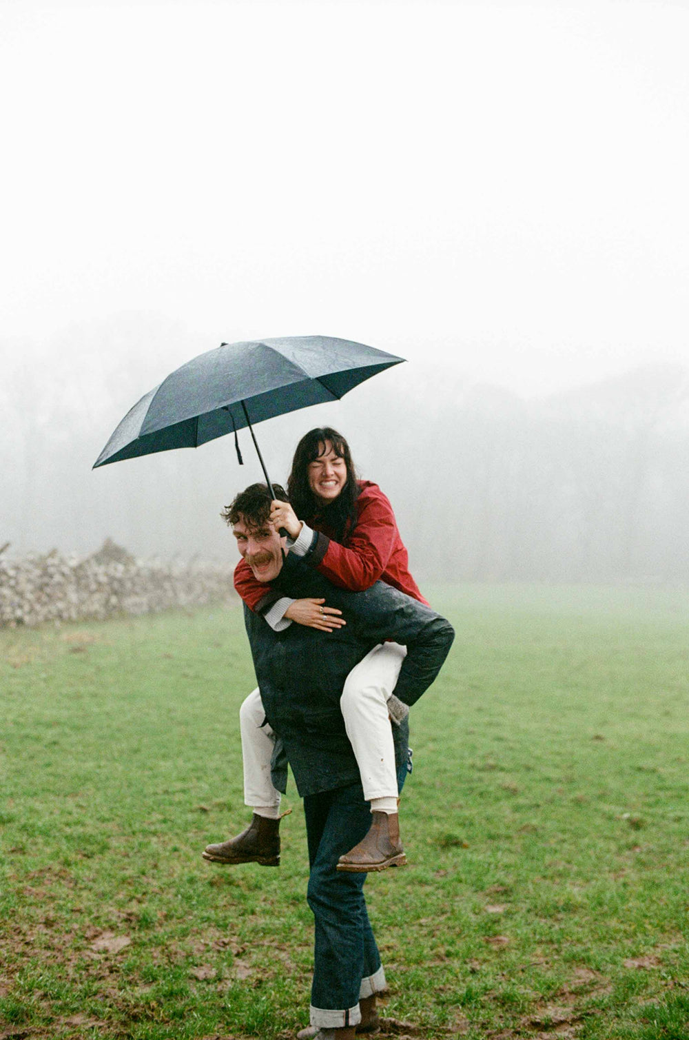 Gallery images of the BATCH NO.17 - PAYNTER RED - WOMEN'S