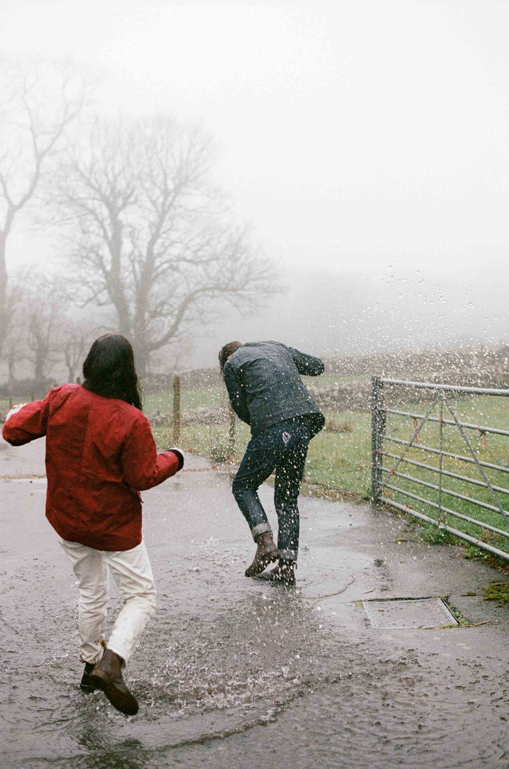 Gallery images of the BATCH NO.17 - PAYNTER RED - WOMEN'S