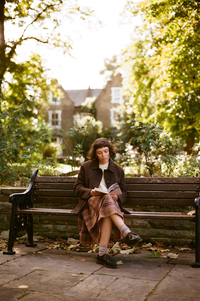 Gallery images of the WOMEN'S BATCH NO.16 - HERDWICK BROWN