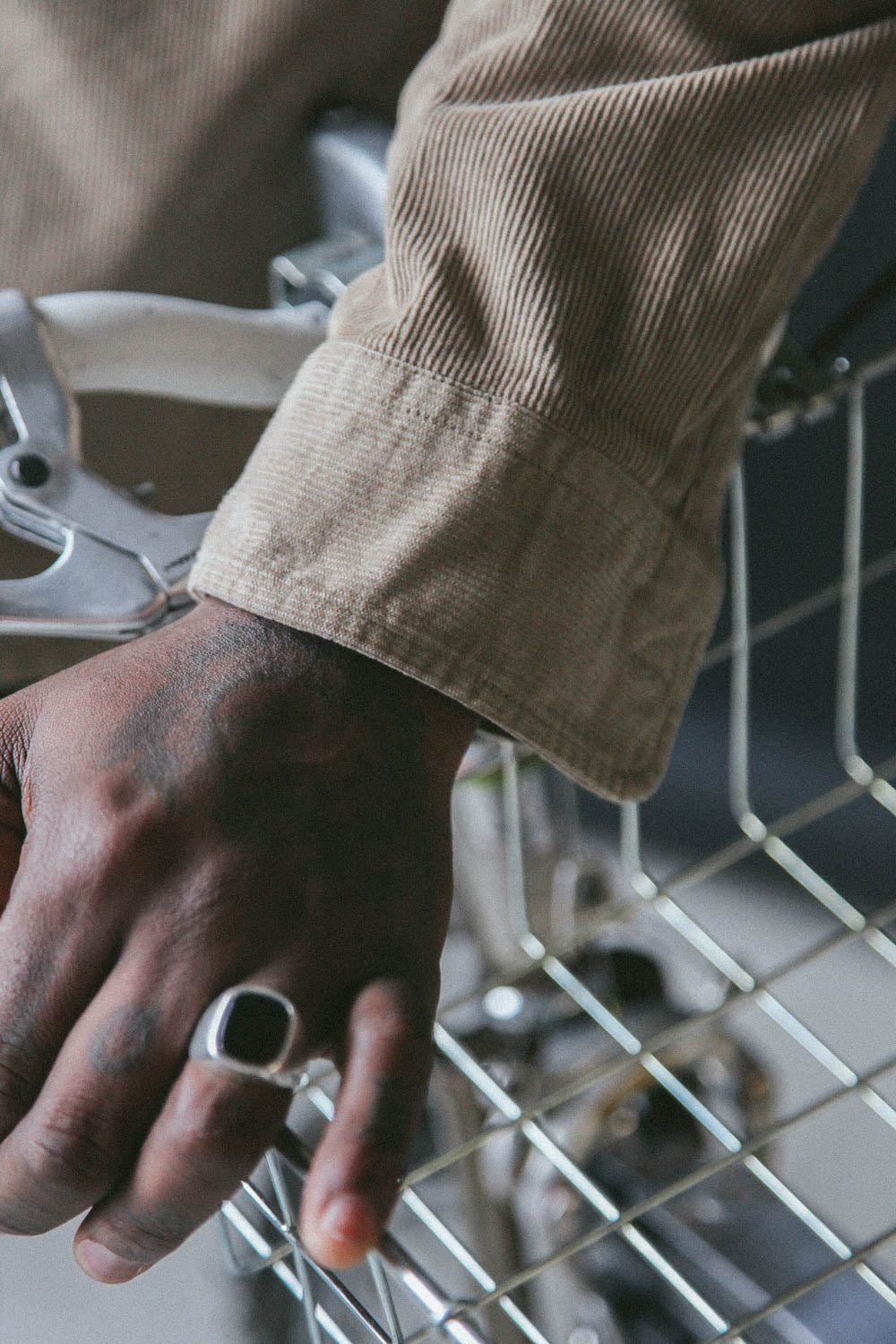 Gallery images of the Men’s French Corduroy Workshirt - Oat