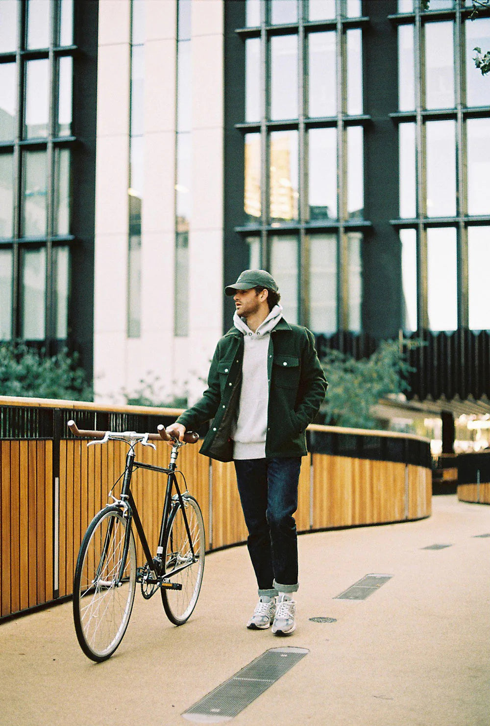 Gallery images of the MEN'S BATCH NO.5 - FOREST GREEN