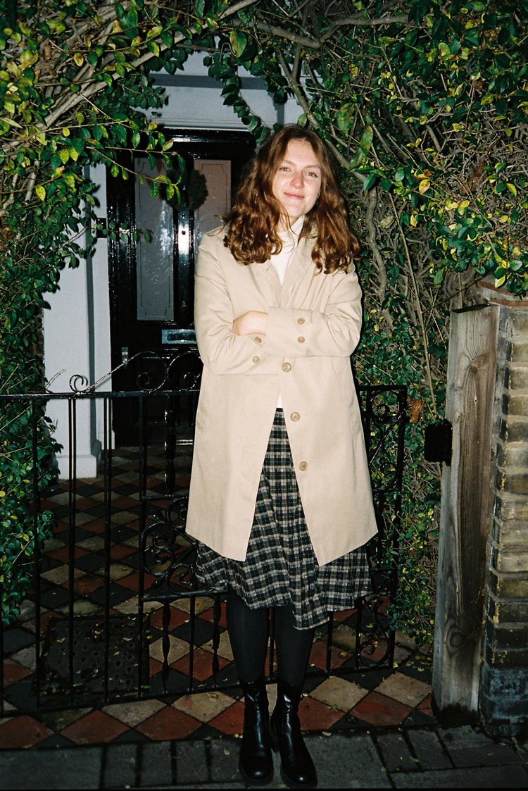 Gallery images of the WOMEN'S BATCH NO.10 - CLASSIC BEIGE
