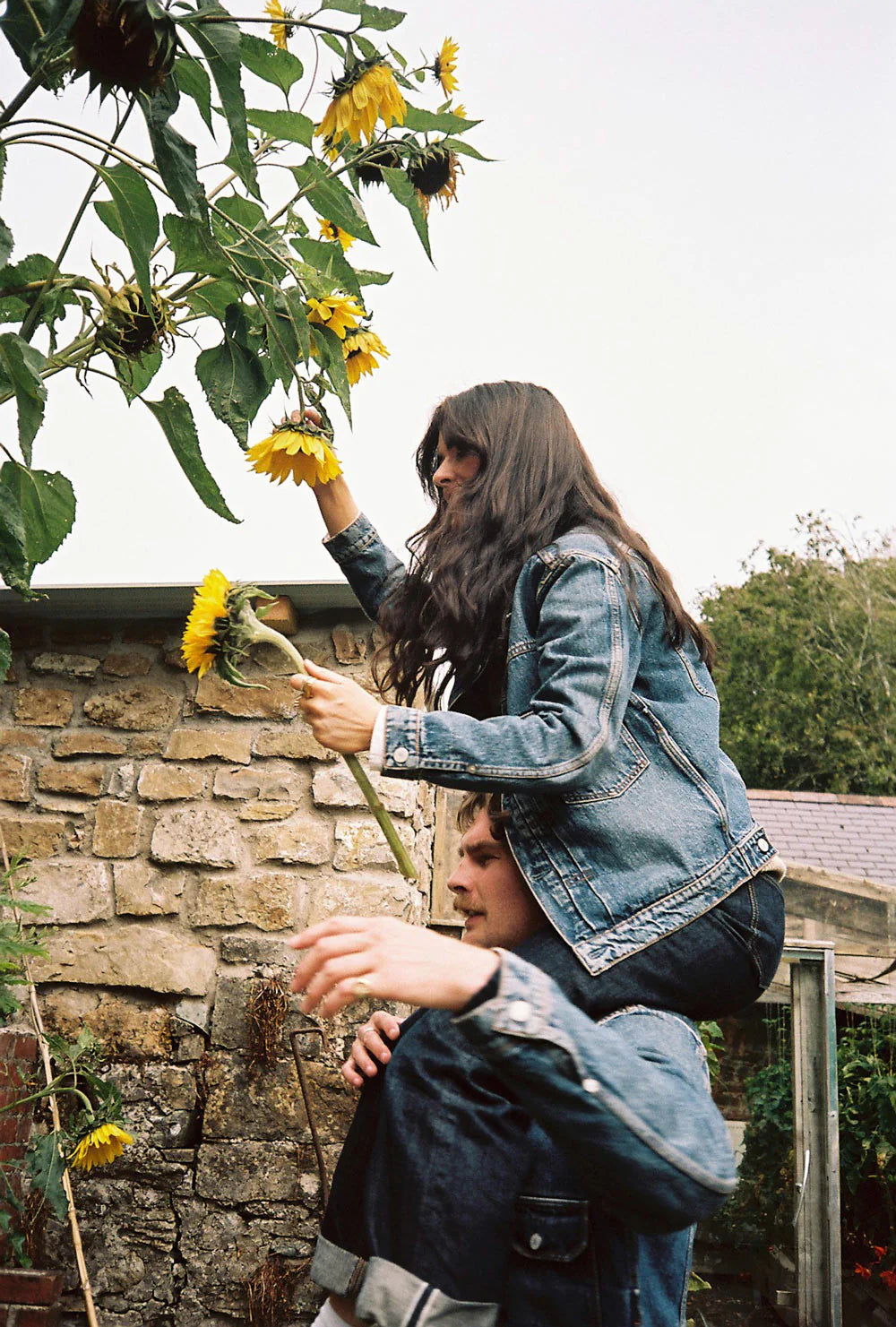 Gallery images of the WOMEN'S BATCH NO.9 - LIGHT VINTAGE WASH