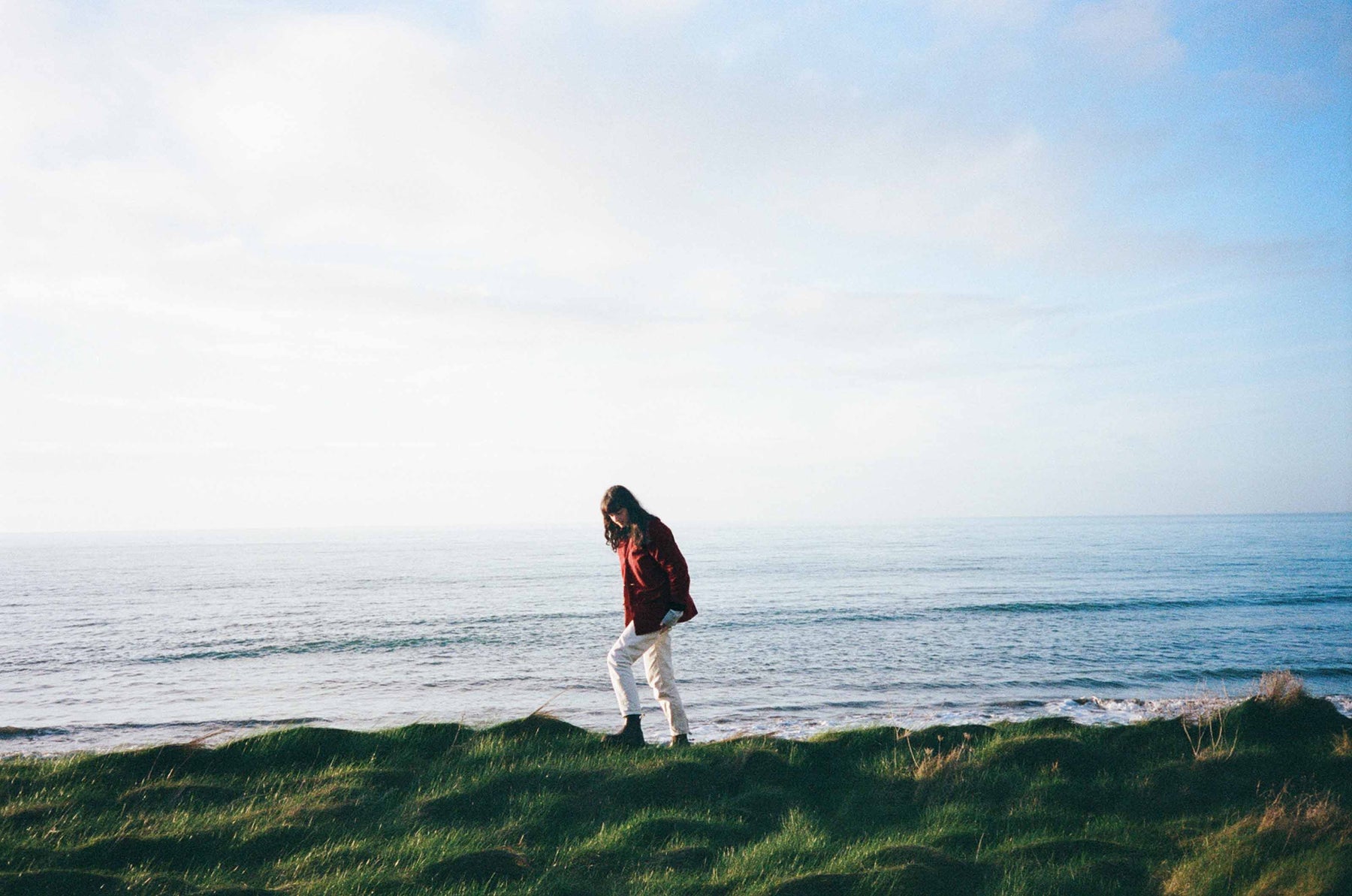 Gallery images of the BATCH NO.17 - PAYNTER RED - WOMEN'S