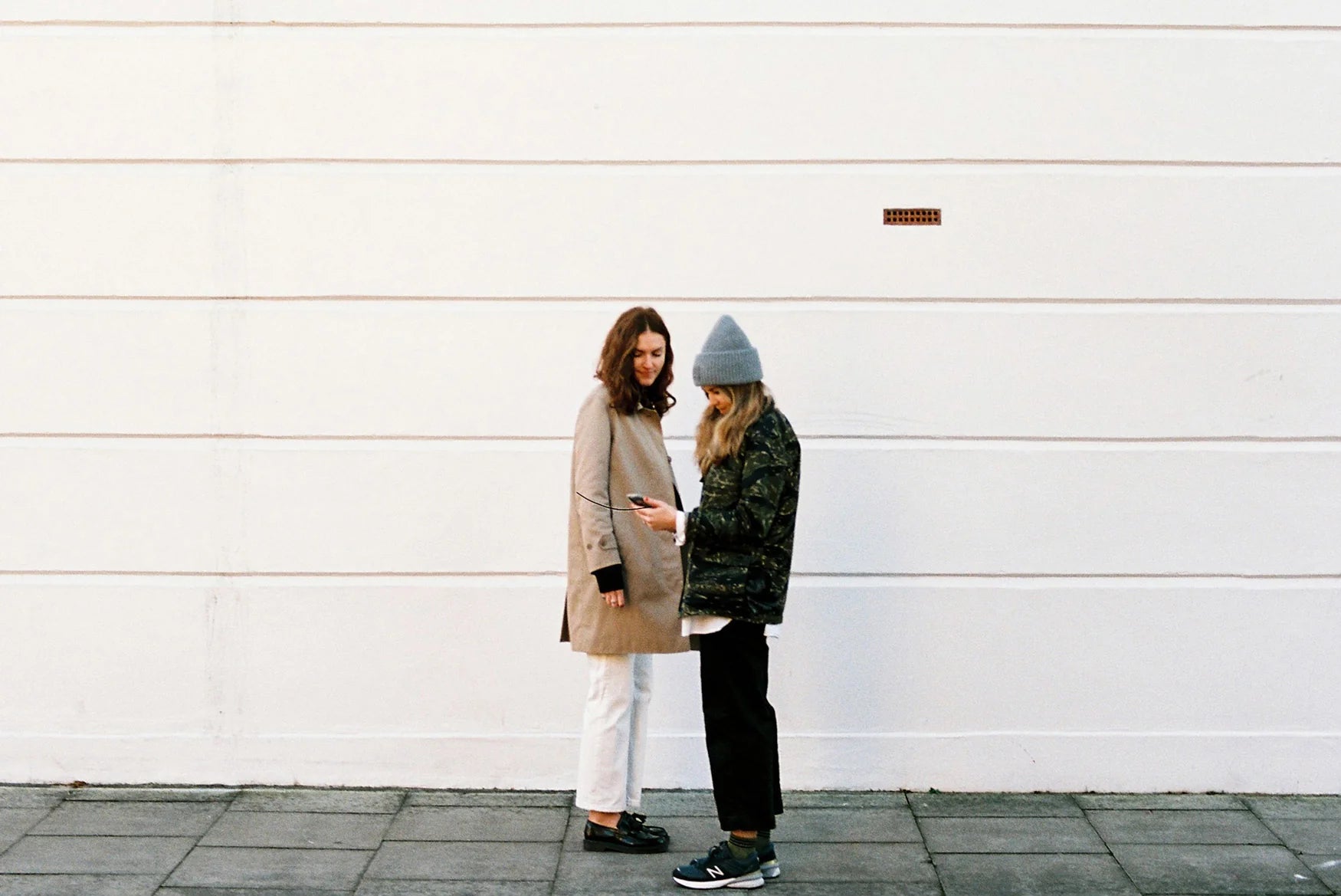 Gallery images of the WOMEN'S BATCH NO.10 - CLASSIC BEIGE