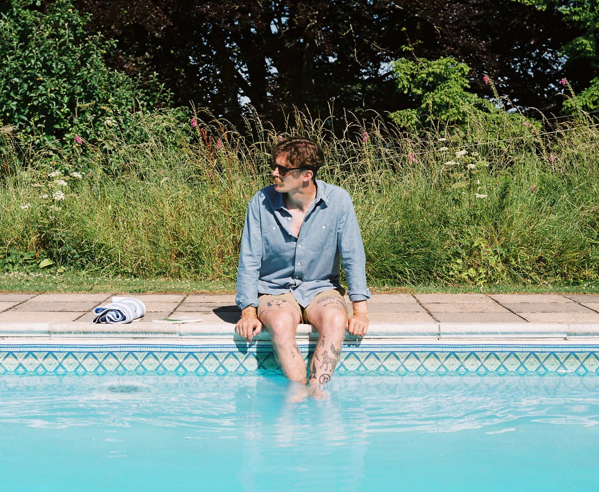 Gallery images of the Men's Chambray Workshirt