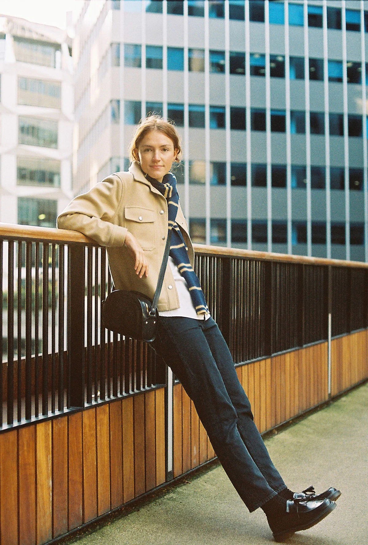 Gallery images of the WOMEN'S BATCH NO.5 - CAMEL