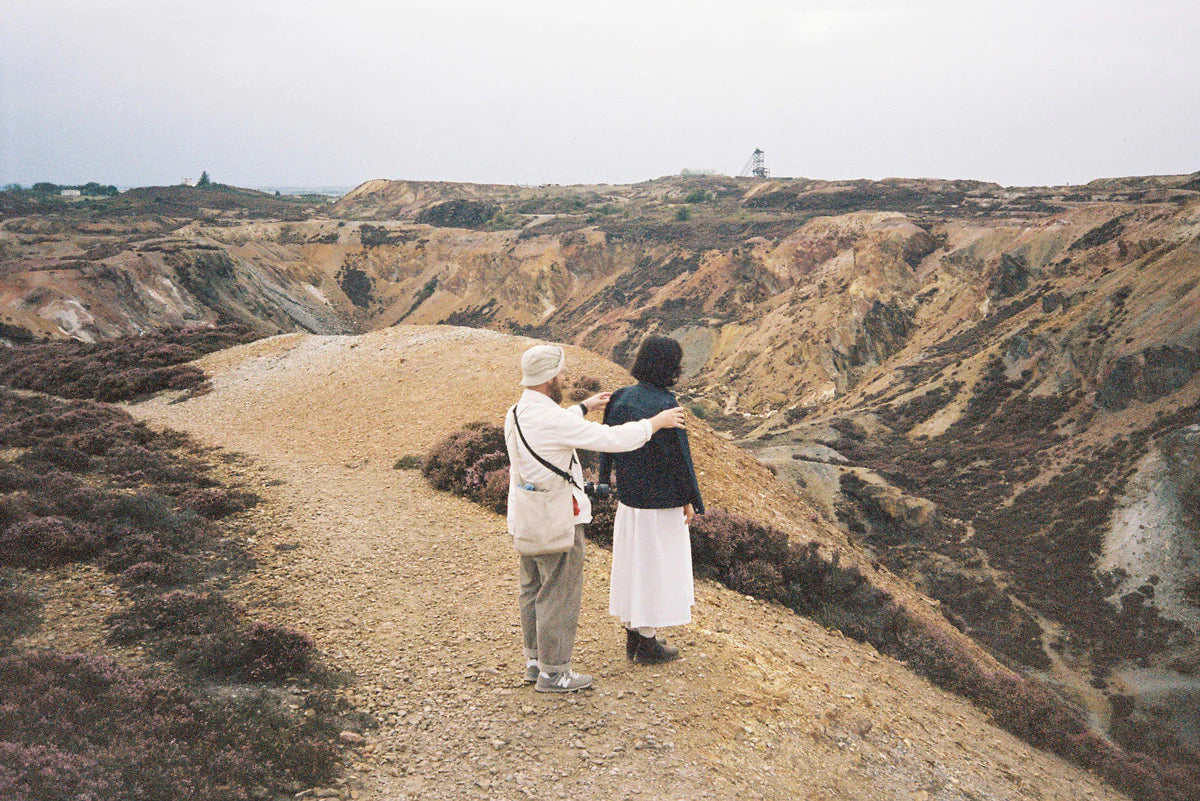 Gallery images of the WOMEN'S BATCH NO.12 - DARK WASH