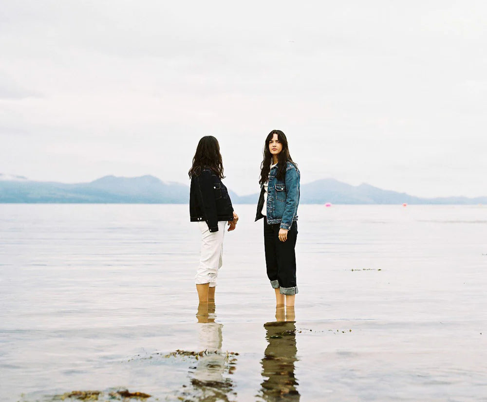 Gallery images of the WOMEN'S BATCH NO.9 - LIGHT VINTAGE WASH
