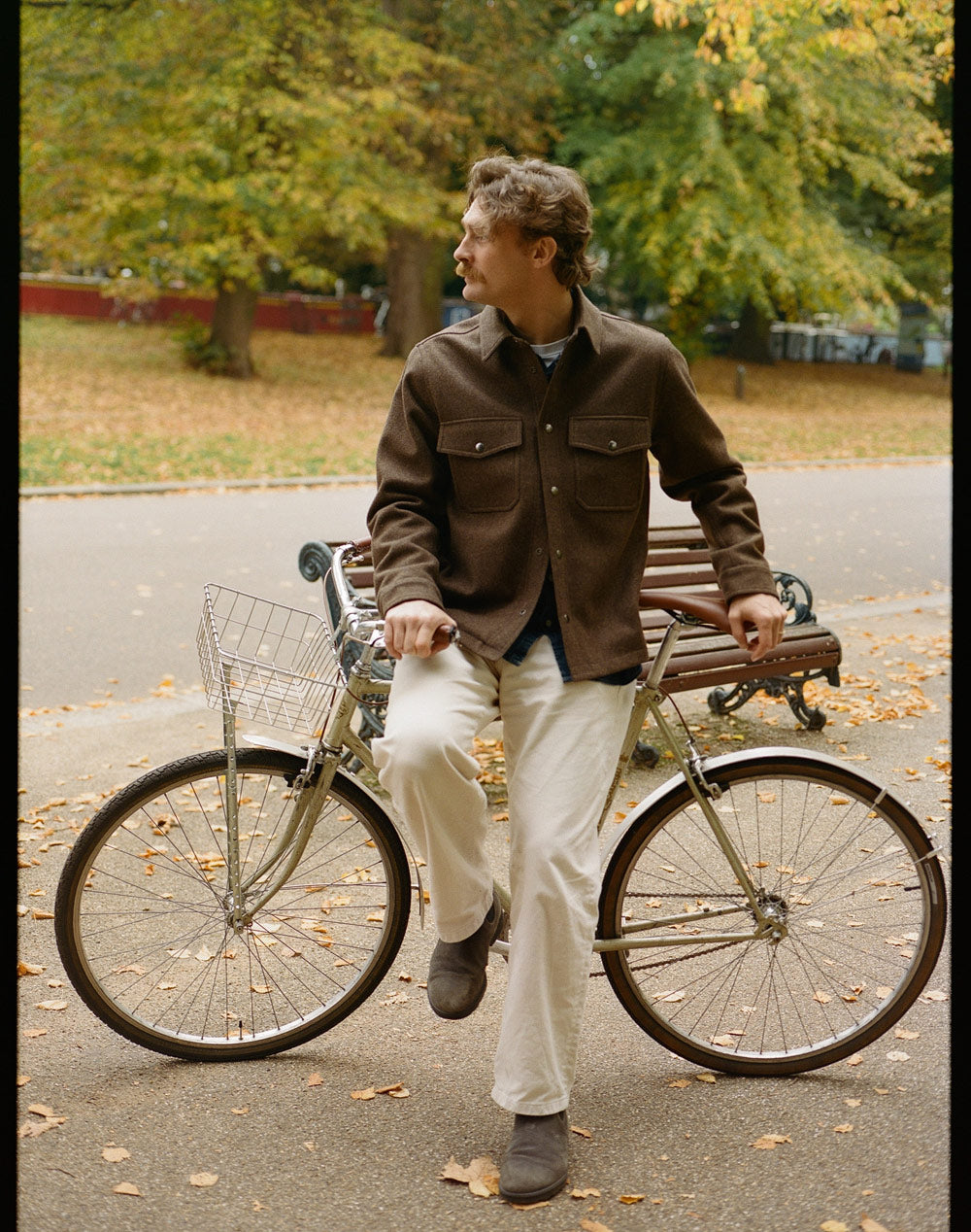 Gallery images of the MEN'S BATCH NO.22 - BARK BROWN