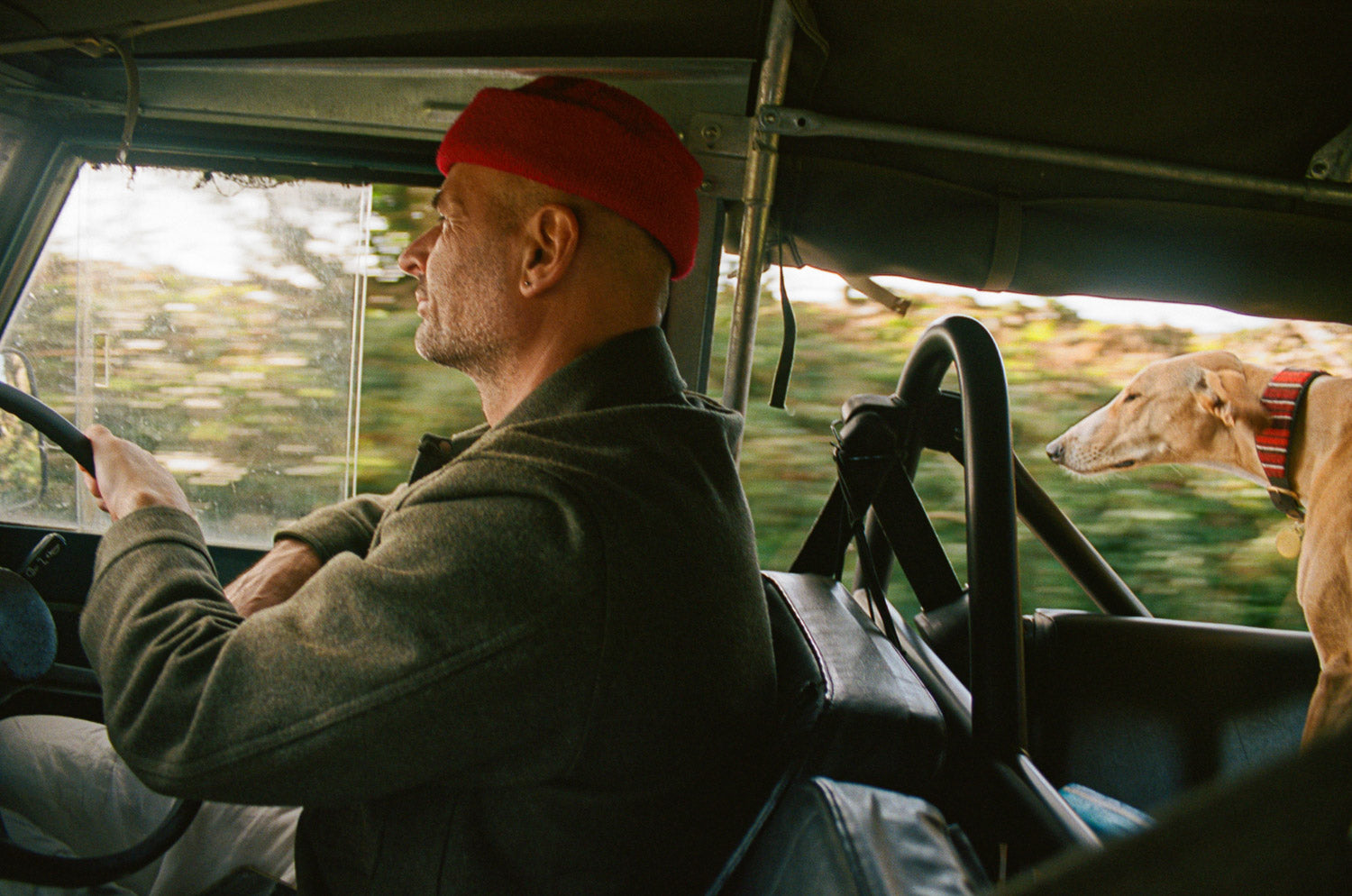 Gallery images of the MEN'S BATCH NO.22 - PINE GREEN