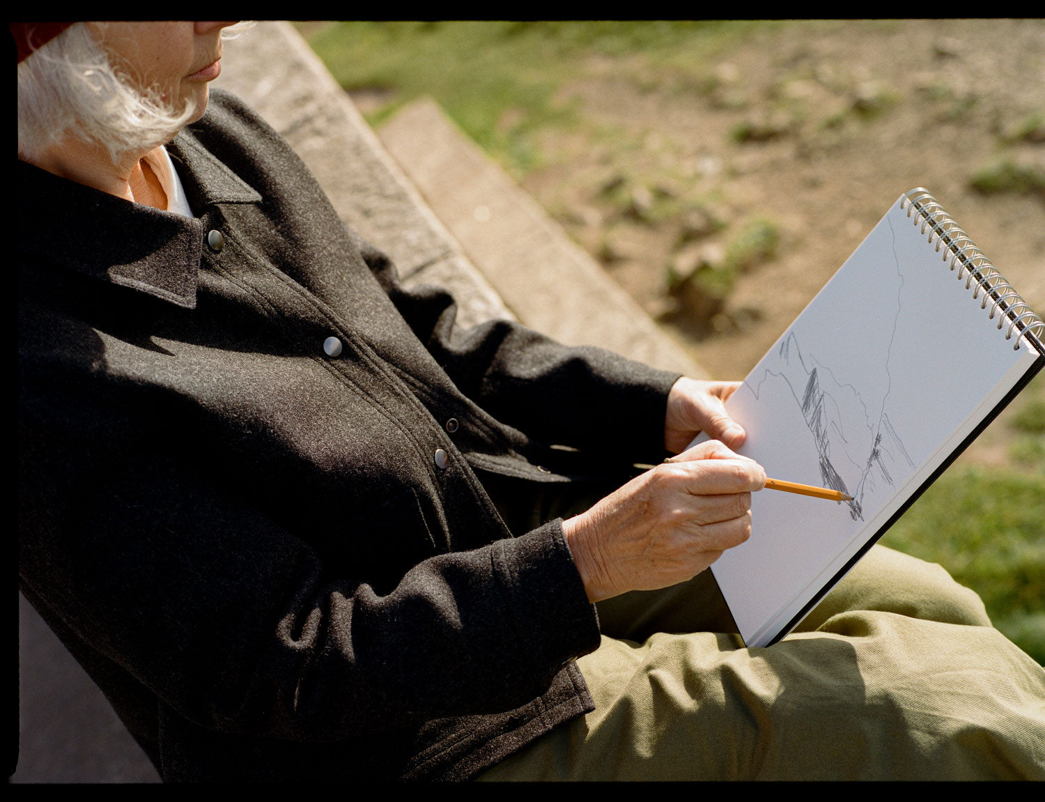 Gallery images of the WOMEN'S BATCH NO.22 - CHARCOAL