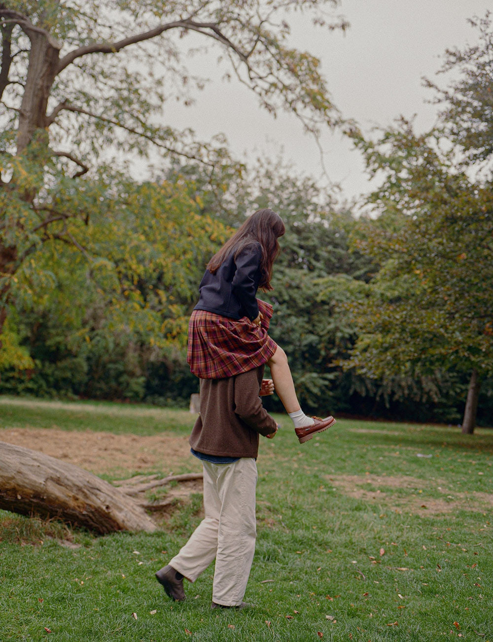 Gallery images of the WOMEN'S BATCH NO.22 - DEEP NAVY