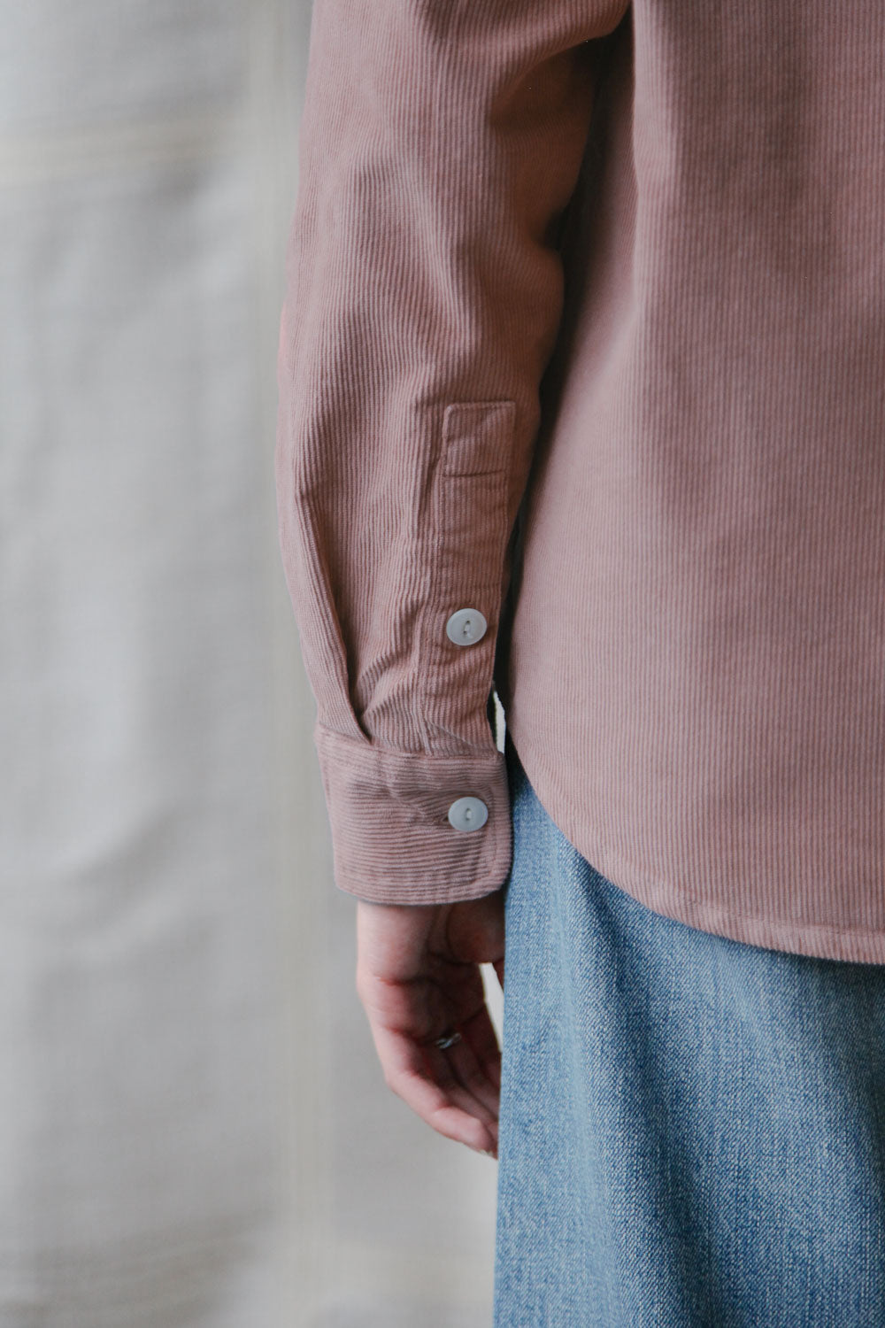 Gallery images of the Women’s French Corduroy Workshirt - Smokey Pink