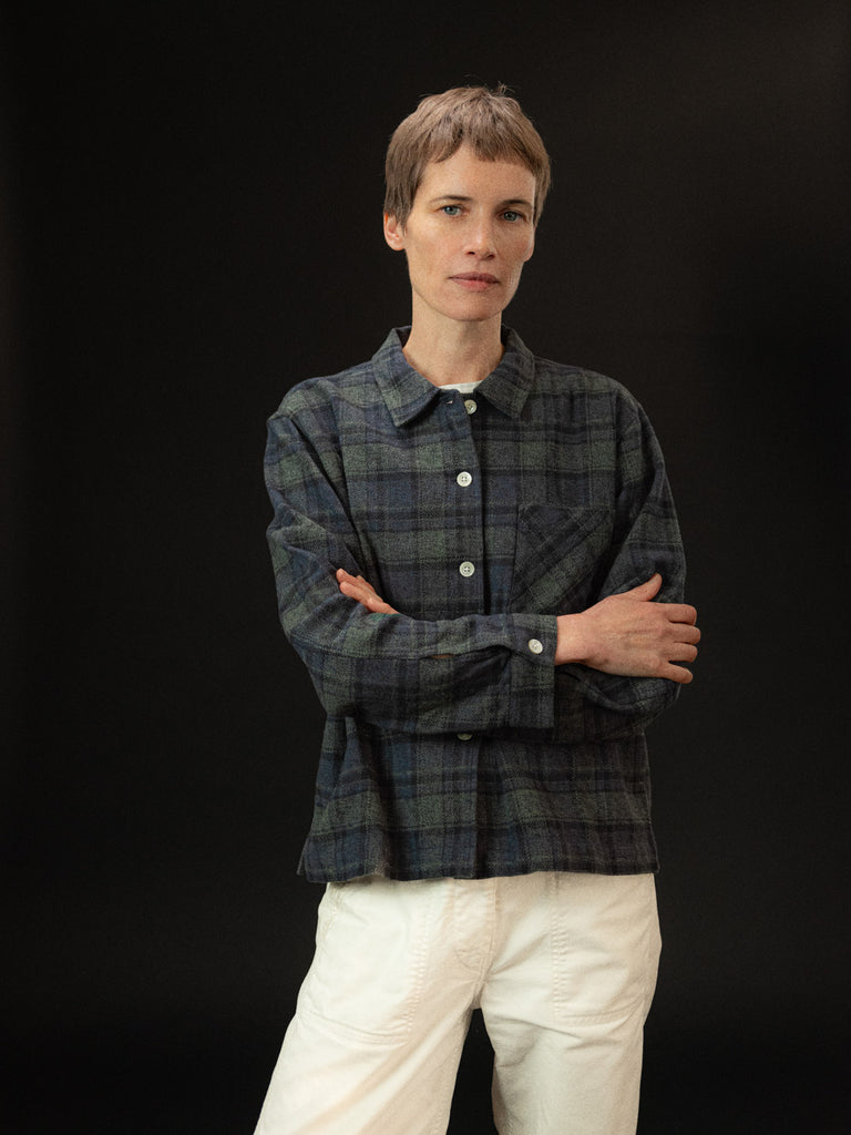 main WOMEN'S NAVY CHECK EASY SHIRT